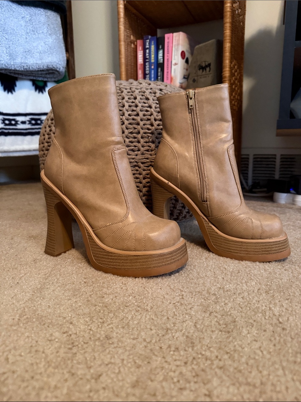 Y2K Chunky Tan Heeled Boots - Picture 3 of 11